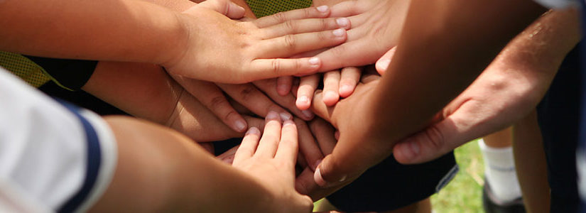 Enfants souriants en activité